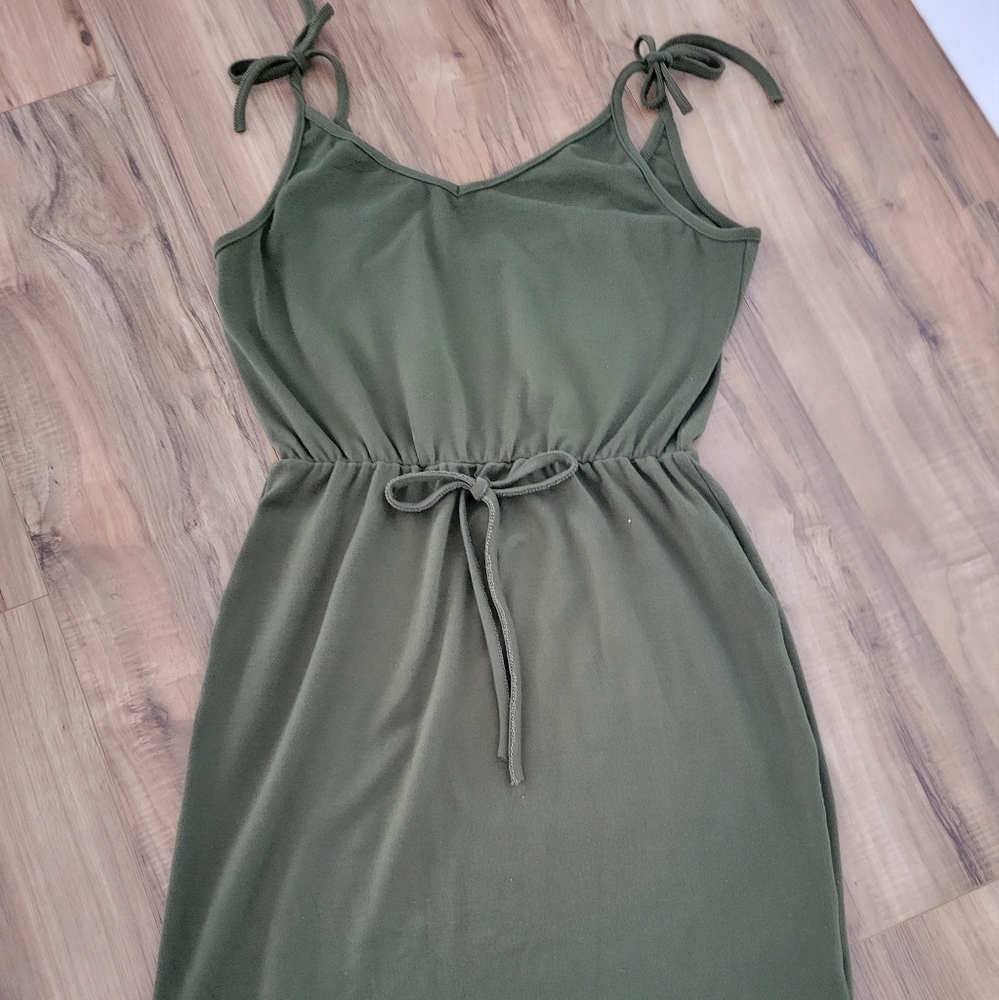 Yokodea "New" Ladies Army Green V-neck Blouson Dress, Size Medium